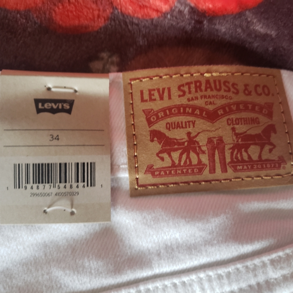 Levi's Classic White Shorts